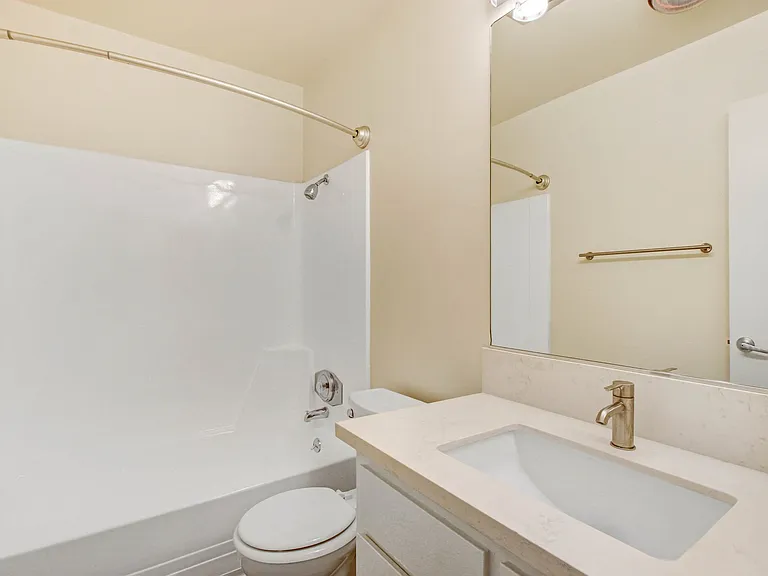 13157 Riverside Dr — Photo 26