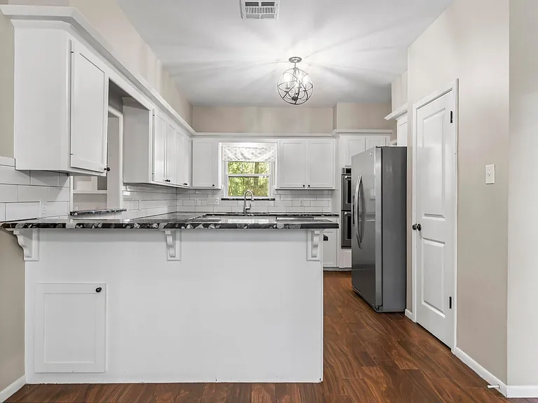 7 Elwood Hills Ct — Photo 17