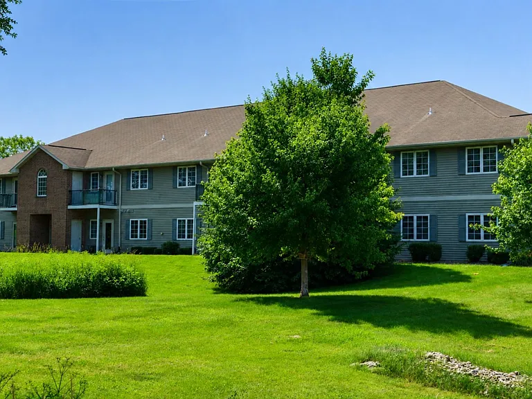 Windsor Pond Apartments — Photo 17