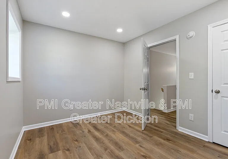 300 Spring St #8 — Photo 8