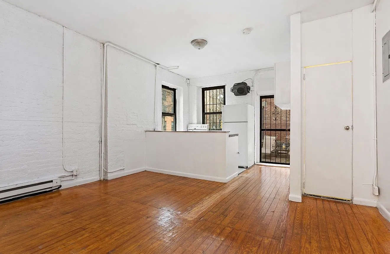460 W 46th St — Photo 1