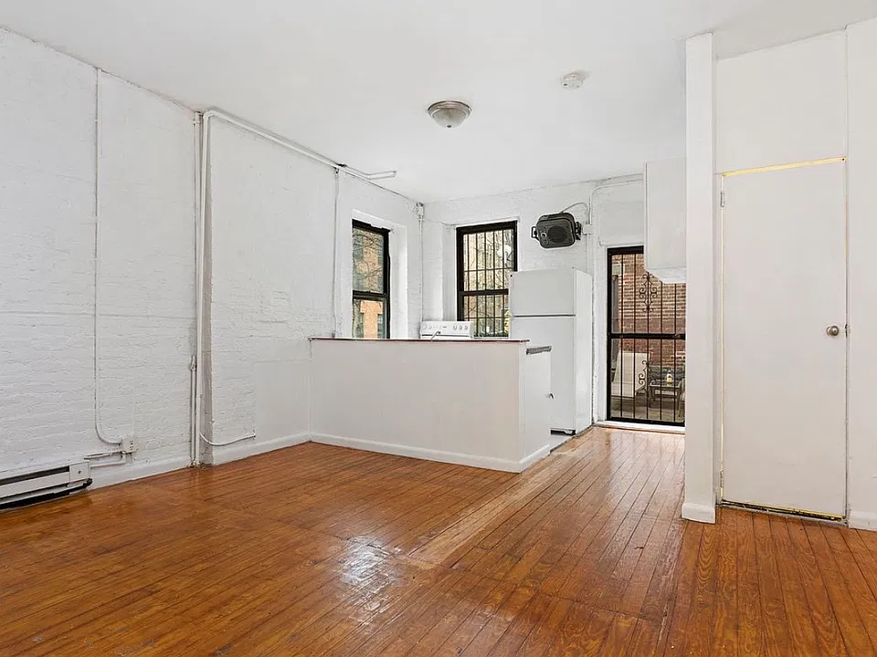 460 W 46th St #1