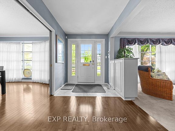 4th image of 899 Dresden Cres