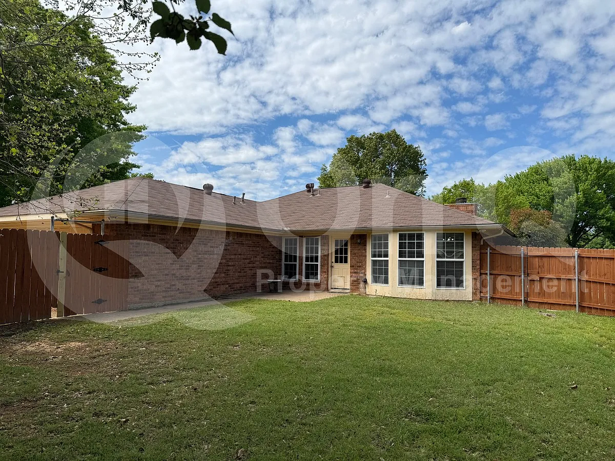 Building Photo - 1414 Bogard Ln