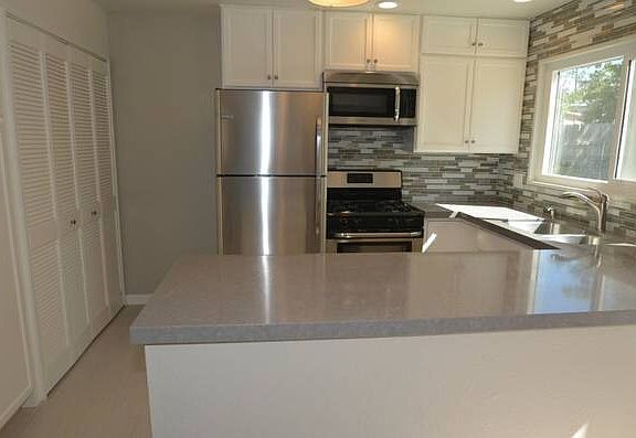 2nd image of 4991 Chateau Dr