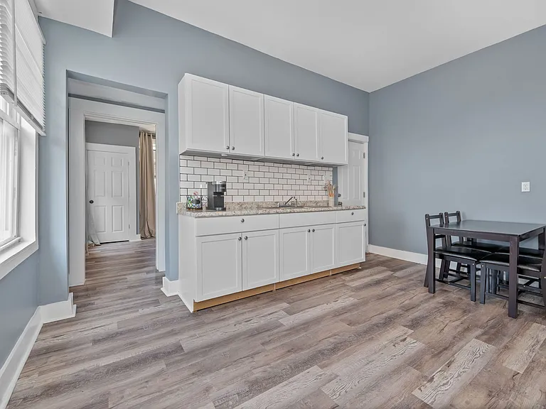 2413 Kenton St #2 — Photo 22