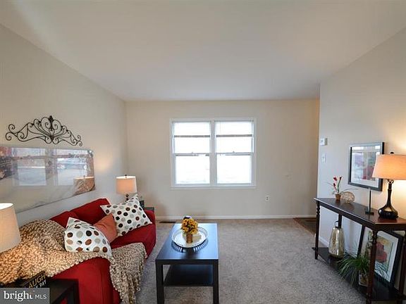 3rd image of 2915 Lexington Ct