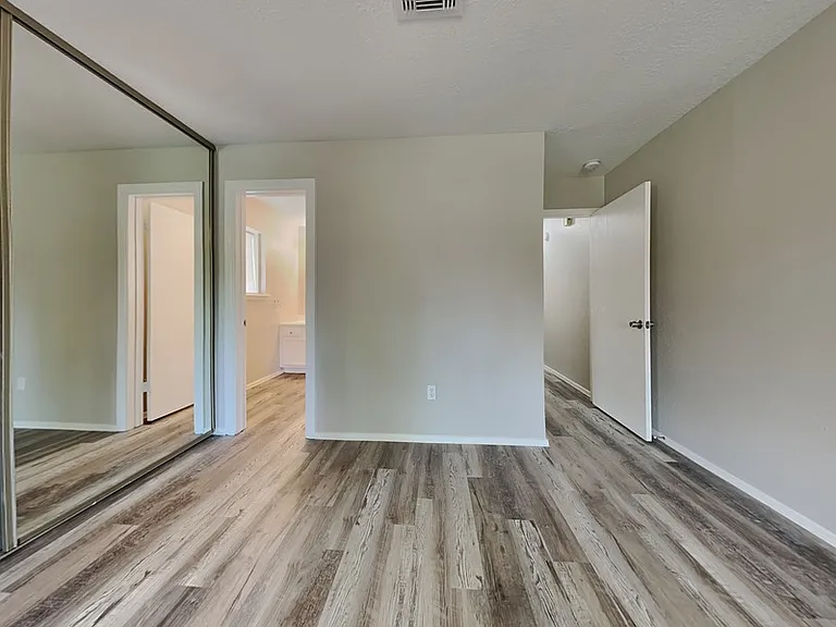 2509 Merrimac Dr — Photo 12