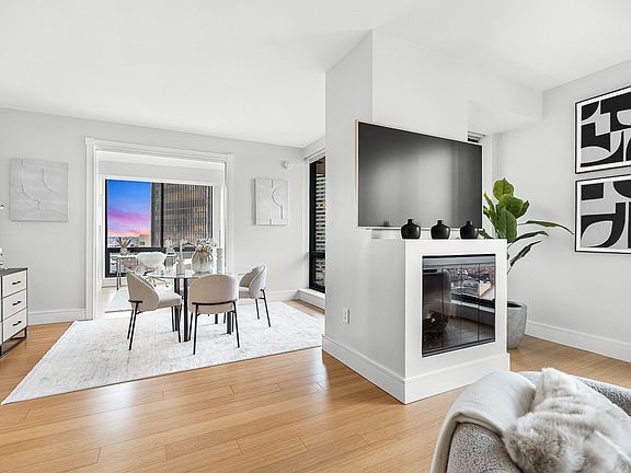 5th image of 45 Province St APT 1806