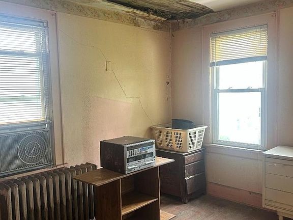 5th image of 116 3rd St