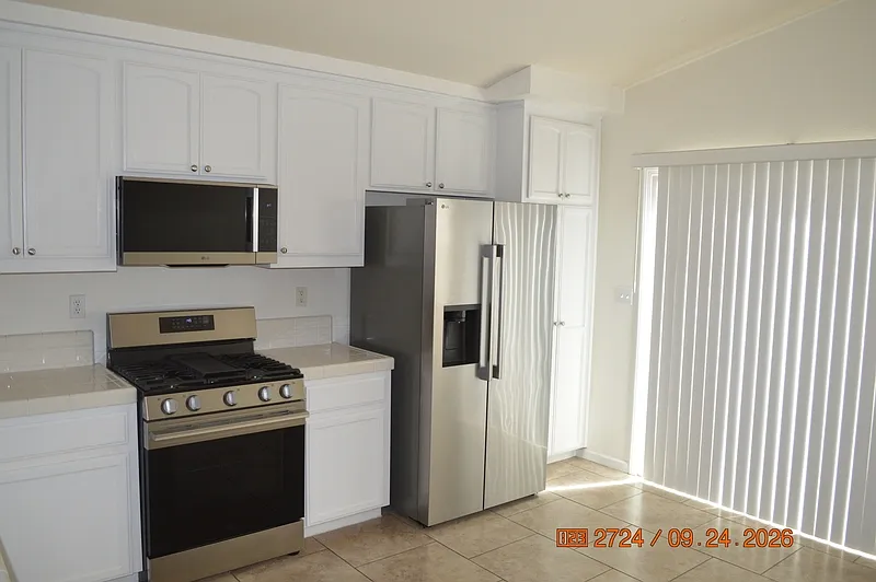 3 bed, 2.0 bath, 1603 sqft, $2,300 — Photo 3