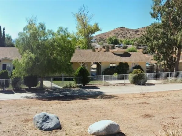 33050 Pewter Rd, Agua Dulce, CA 91390