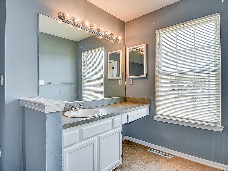 751 Ridge Cir — Photo 23