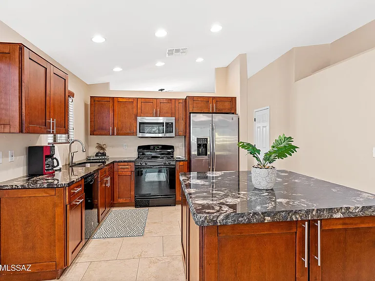 4906 N Sabino Gulch Ct — Photo 9