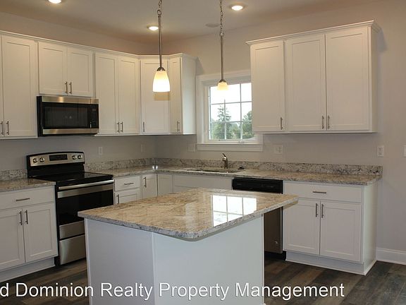 4th image of 1128 Bluemoon Dr