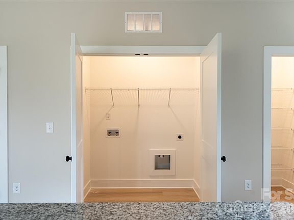 5th image of 840 S 4th St