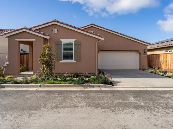 2110 White Oak Dr, Hollister, CA 95023