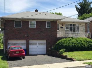 539 Ray Ave, Ridgefield, NJ 07657