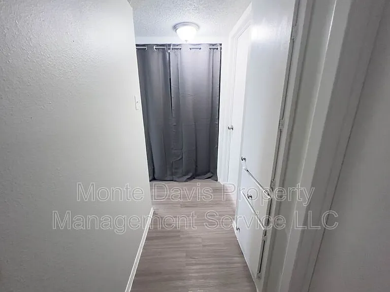 8907 Parkfield Dr #101 — Photo 9