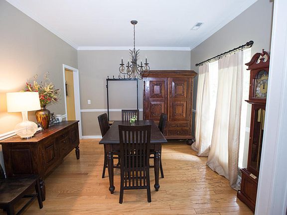 3rd image of 102 Shenandoah Ct