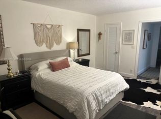 500 NE 12th Ave APT 704, Hallandale, FL 33009