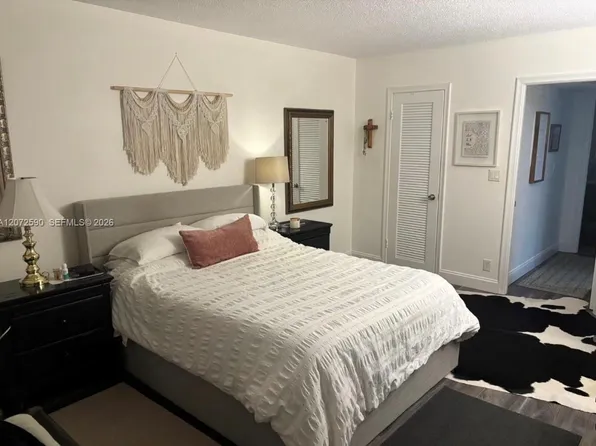 500 NE 12th Ave APT 704, Hallandale, FL 33009