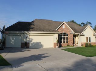 909 Schloemer Dr, West Bend, WI 53095