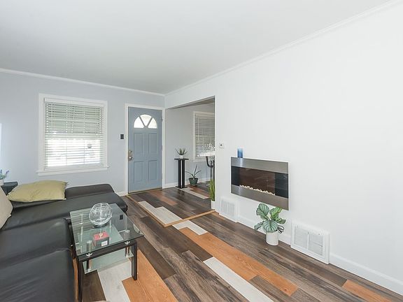 4th image of 4033 N Oriole Ave