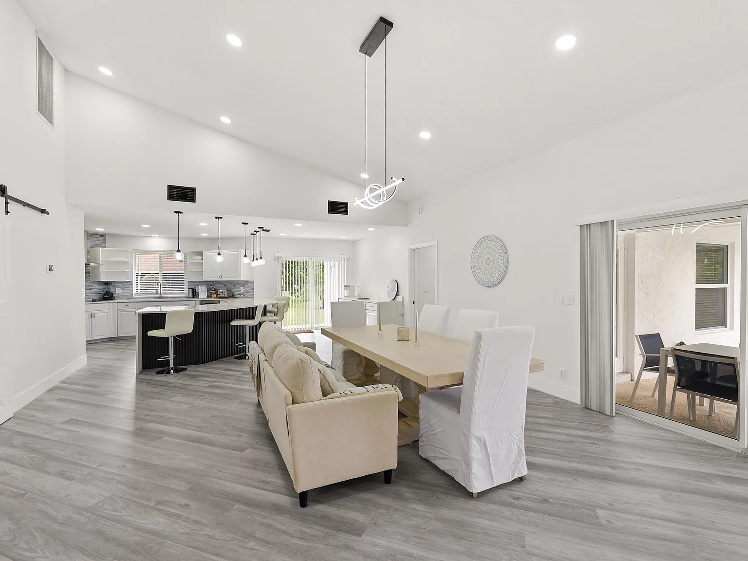 5 bed, 3.5 bath, 3072 sqft, $13,000 — Photo 4