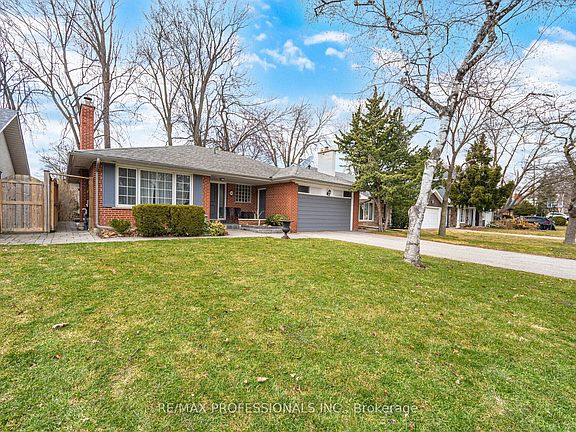 2nd image of 10 Boxwood Rd