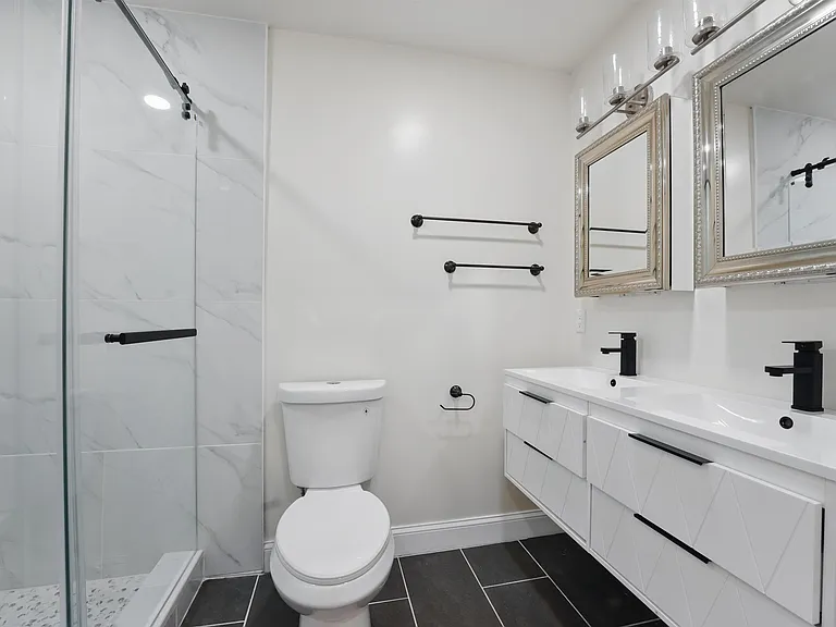 949 Summit Ave #2 — Photo 5