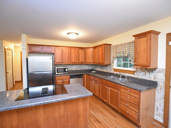 3rd image of 151 White Water Dr