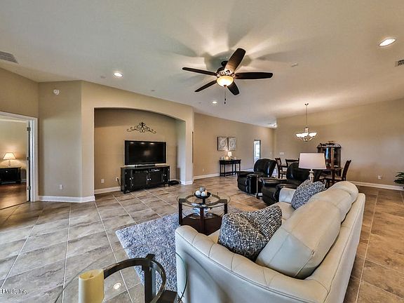 3rd image of 538 E Kings College Dr
