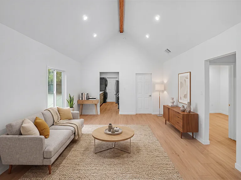 1914 Echo Park Ave — Photo 12