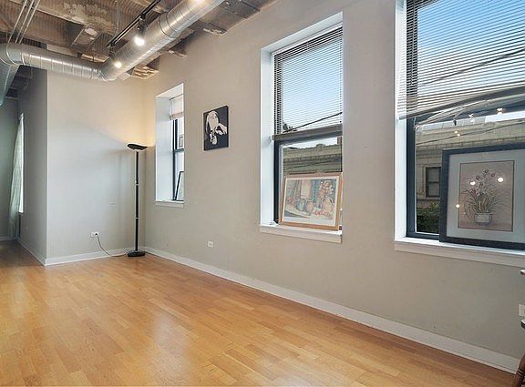 3rd image of 3150 N Sheffield Ave APT 204