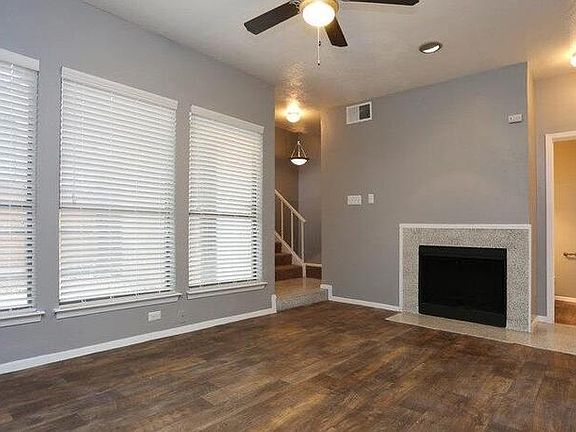 4th image of 2403 Brown Blvd #C2