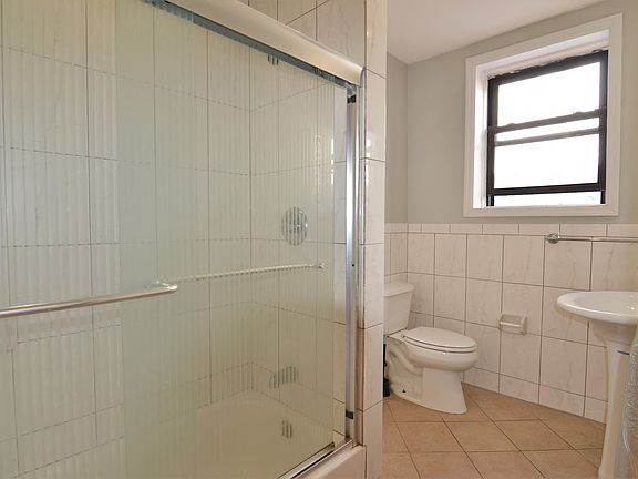 2nd image of 604 Halsey St APT 2