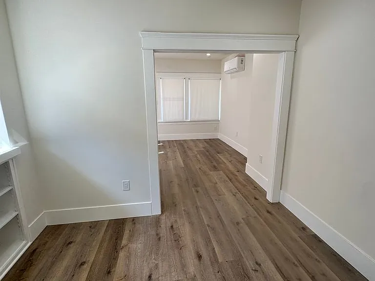 422 E Walnut — Photo 13
