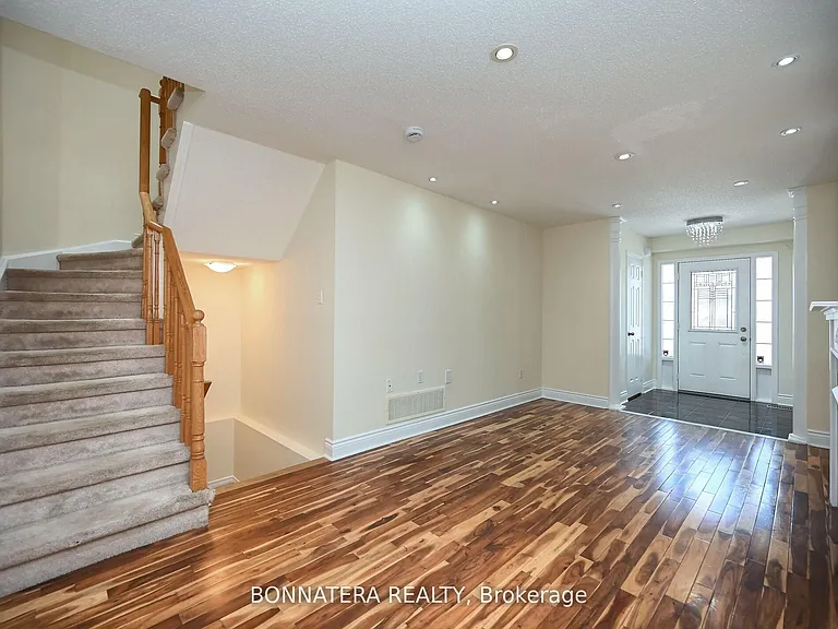 409 Hobbs Cres — Photo 7