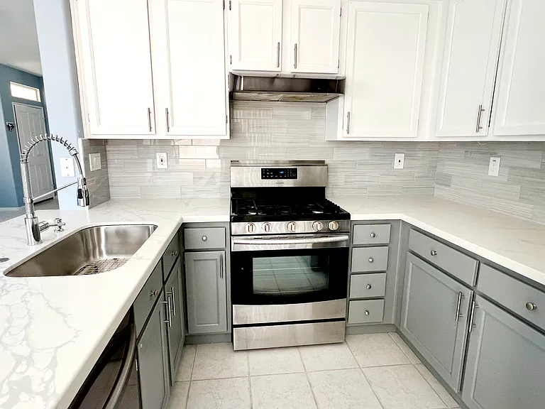Upgraded kitchen with stainless steel appliances & quartz countertops