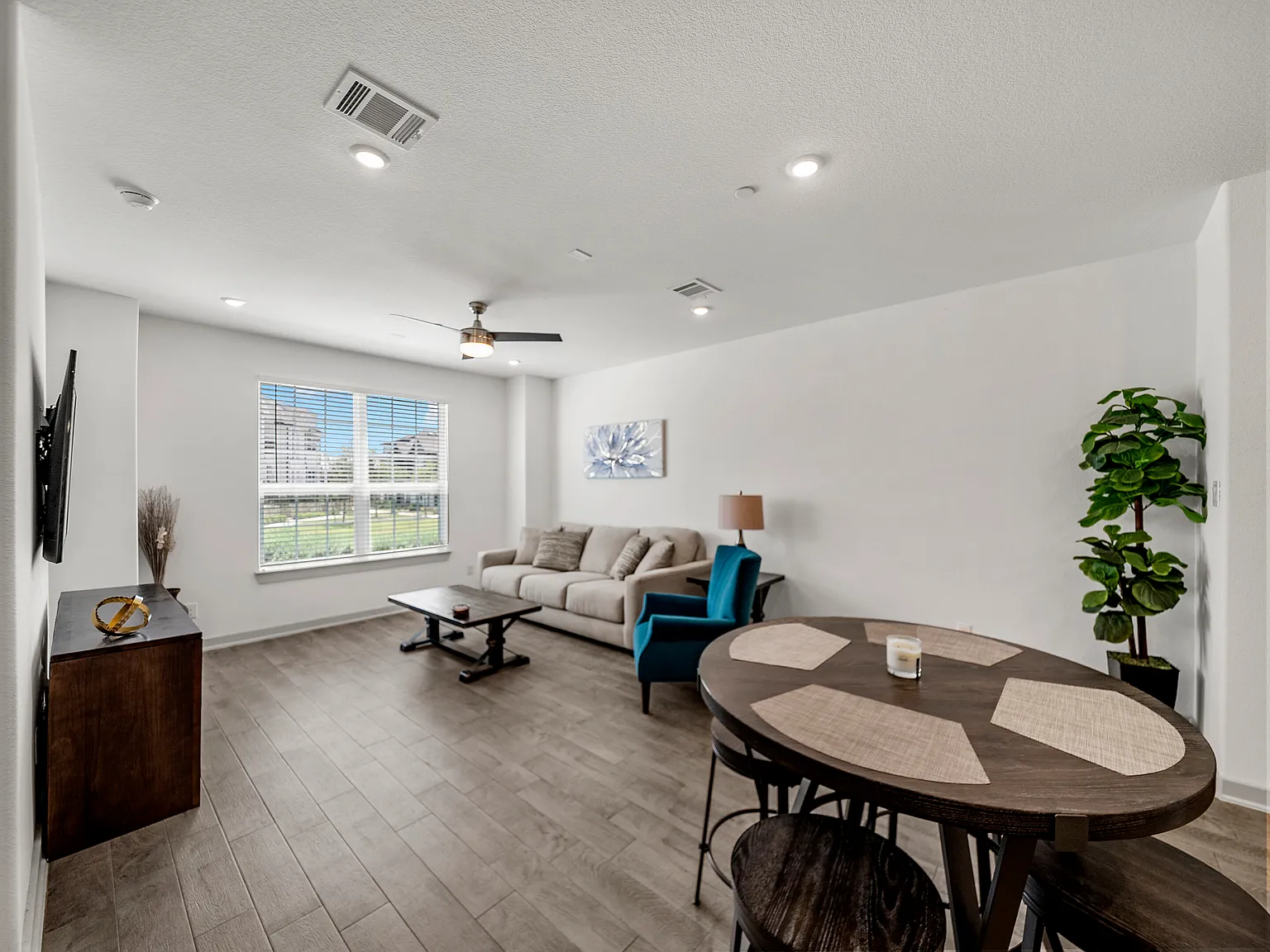 3 bed, 2.5 bath, 1844 sqft, $2,550 — Photo 4