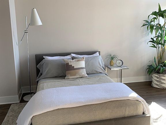 3rd image of 3829 N Broadway St #602