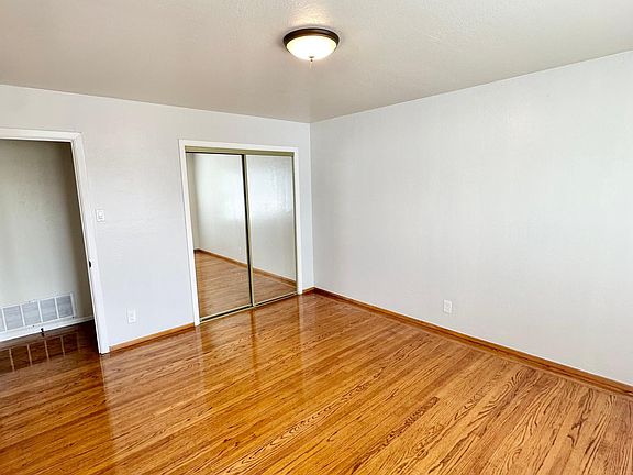 4th image of 3614 Lawton St #1