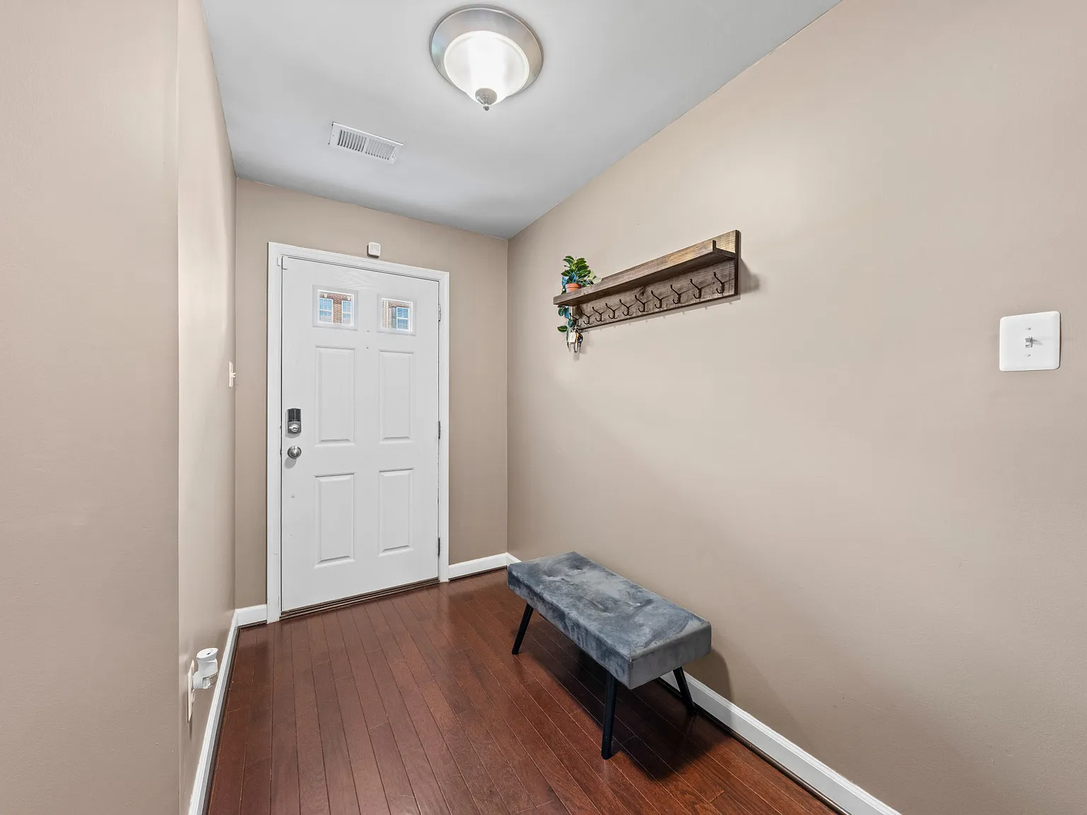 3 bed, 1600 sqft, $3,200 — Photo 4