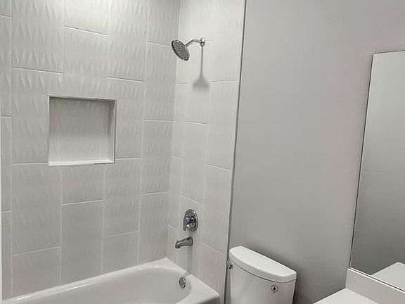 3rd image of 607 Oriole St #608