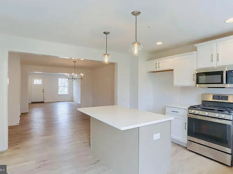 236 Highland Ct — Photo 1