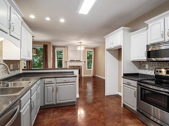 4th image of 5519 Stansbury Ln