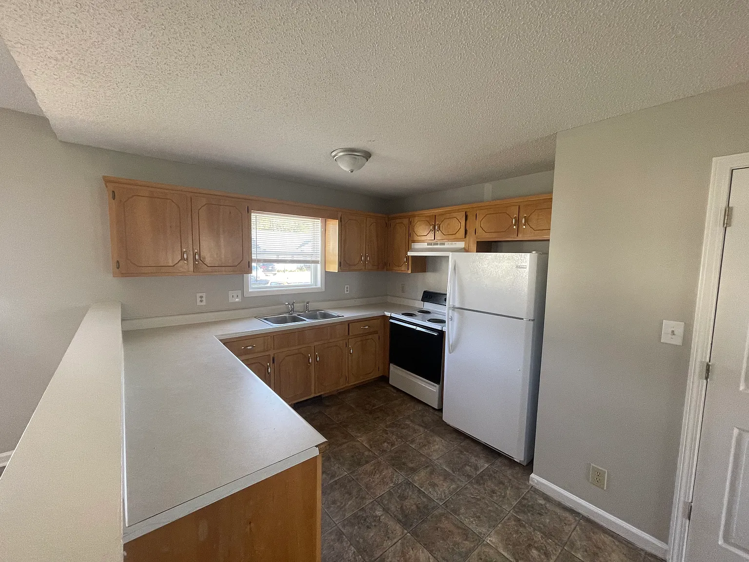 3 bed, 1080 sqft, $1,250 — Photo 3