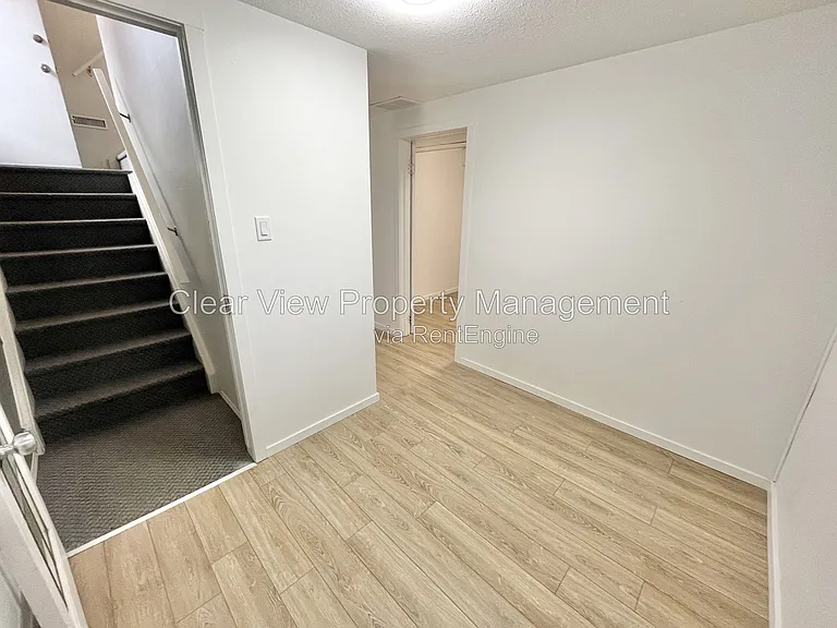 5 Laval Ct W #LOWER LEVEL — Photo 7