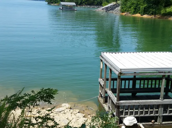 1929 Range Rd, Dandridge, TN 37725